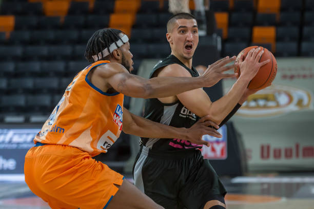 逆境中寻机 逆境中寻机