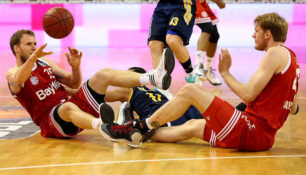 埃贝尔在媒 埃贝尔在媒